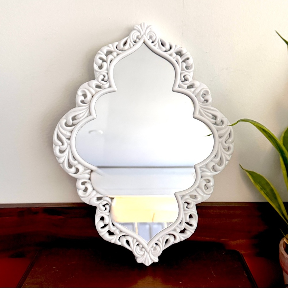 White Victorian Vintage Style Mirror Ornate Wall Hanging Heavy Plastic 10x14”
